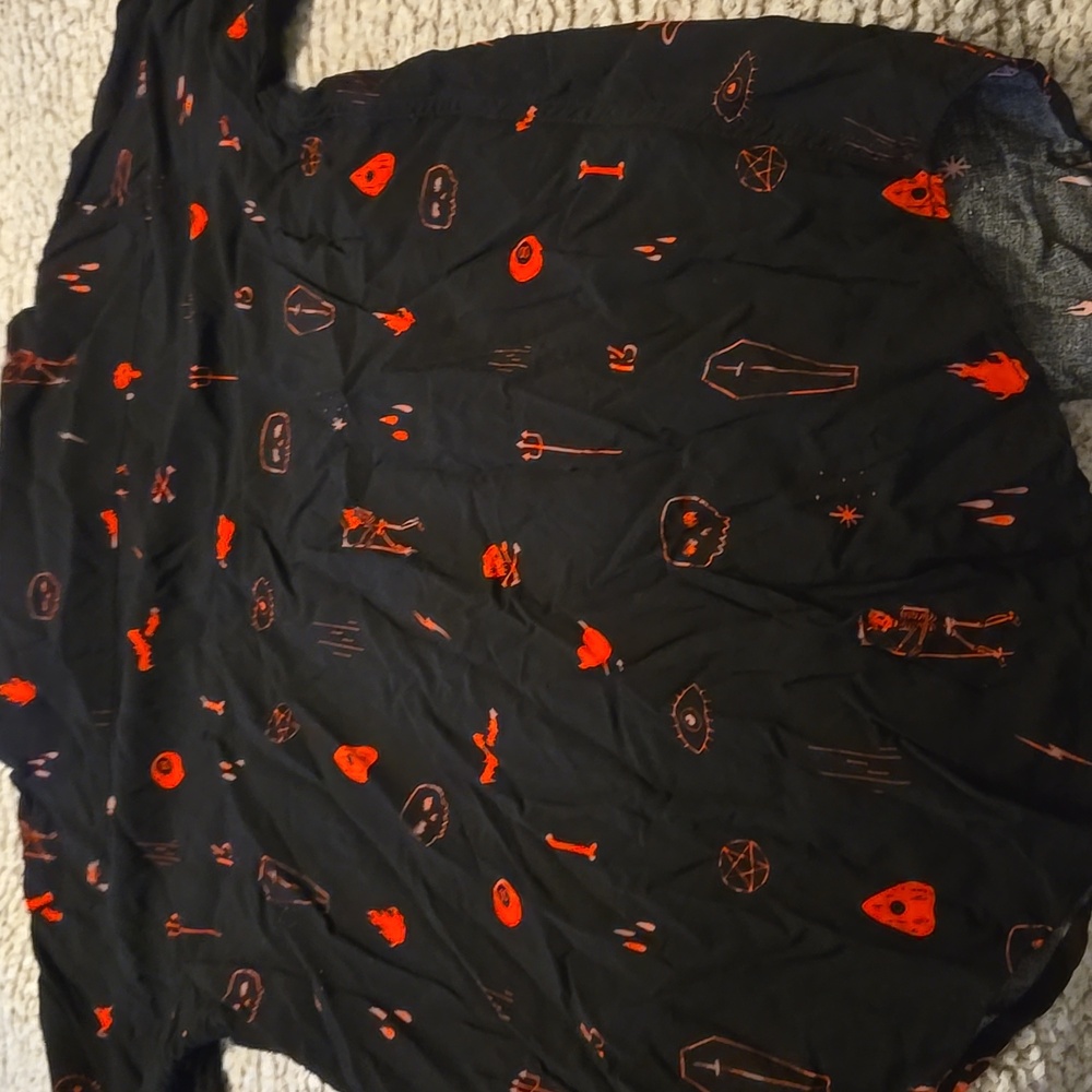 Men's Hot Topic Button Up Shirt - Picture 3 of 3